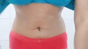 Hint Bhabhi Duşta Soyunuyor Ve Tahrik Ediyor - Sexybitch16