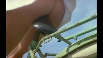 Vintage Fransız Porno Yıldızları Büyük Bir Yarrağı Kabul Ediyor