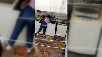 Genç Arkadaşının Karısı Ayartarak Özel Olarak Kaydedilmiş Videoyu Istedi