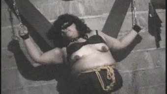Latin Bebek Sert Sahnede Kırbaçlanıyor Ve Aşağılanıyor