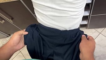 Tembel Üvey Kızım Yemek Yapmayı Reddediyor Ve Çalışmadığı Için Seks Teklif Ediyor