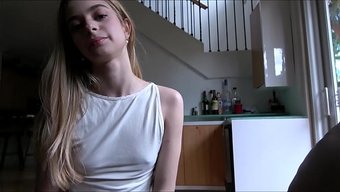 18 Yaşındaki Kız, Üvey Babasıyla Aile Terapisinde Seks Pratiği Yapıyor - Little - Family Therapy - Alex Adams
