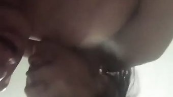 Genç 18+ Kız, Büyük Varlıklarıyla Hakimiyet Kurarak Duygusal Tepkiye Neden Oluyor