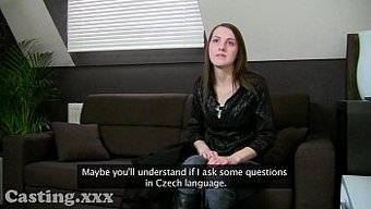 Üniversite Öğrencisi, Bir Seçme Videosunda Ilk Creampie'Sini Alıyor