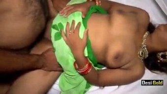 Desi Bhabhi, Anal Seksin Ardından Ağzına Boşalıyor