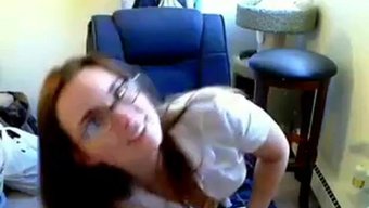 Katolik Okul Kızı Üniformasıyla Genç Webcam Modeli