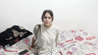 Büyük Doğal Göğüslü Bir Genç Kız, Erkek Arkadaşının En Iyi Arkadaşı Tarafından Beceriliyor
